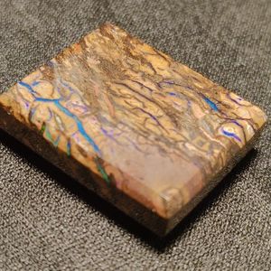 Aus boulder opal